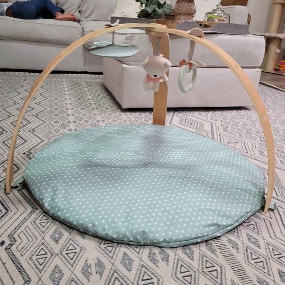 Ingenuity Cozy Spot Reversible Duvet Activity Gym with Wooden Toy Bar tummy time - Picture 7 of 8